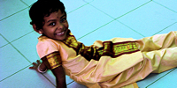 Jeune fille au temple indien de Georgetown